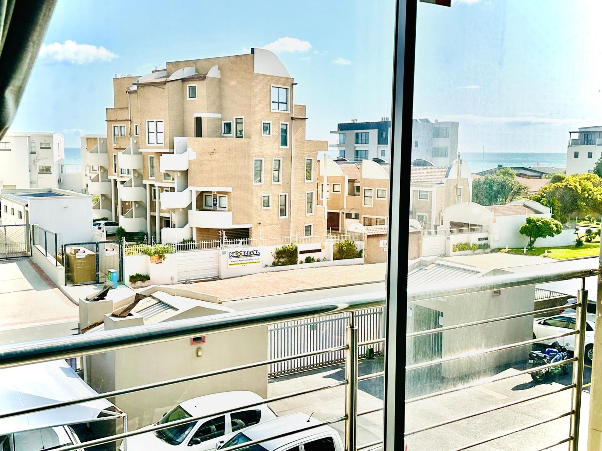 Caline Vip Apartments, Beach Close Bloubergstrand Exterior photo